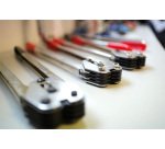 Pinces à sertir les chapes ouvertes à picots de différentes longueurs