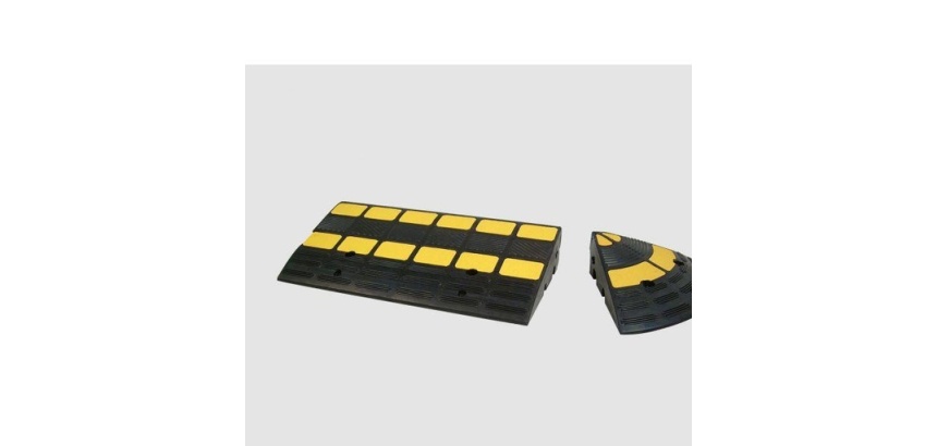 Rampe de trottoir avec passe cable integré OPTO
