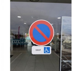 Sticker autocollant "stationnement interdit" - diamètre 400 mm