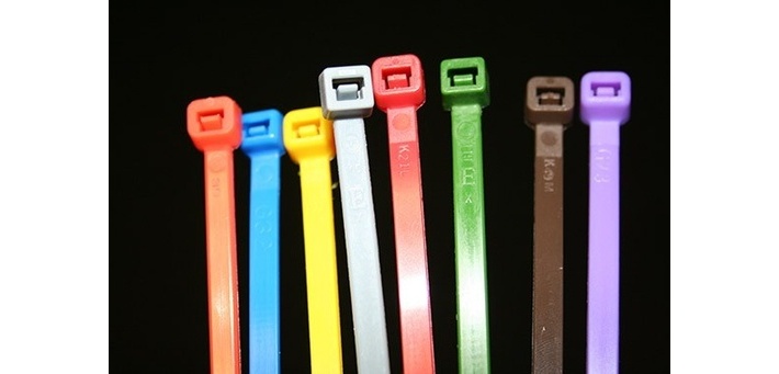 Colliers de serrage nylon 3,5 mm de large - par 100