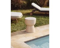 Mesquida outdoor side table in ceramic with glazed ecru finish Ø 36cm