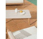 Ensemble d’extérieur Sirte avec canapé 3 places, 2 fauteuils et table en aluminium avec finition effet bois et coussins écrus