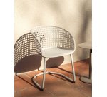DE_Chaise d’extérieur Tenaro en plastique avec structure en acier beige