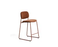 Tabouret empilable Meli en chenille terracotta et pieds en métal terracotta FSC Mix Credit 65 cm