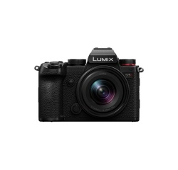 Appareil photo hybride Panasonic Full Frame LUMIX S5D + optique 18-40 f 4.5-6,3