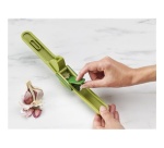 Accessoire de cuisine Joseph Joseph CleanForce -Presse-ail avec lame d''essuie-glace