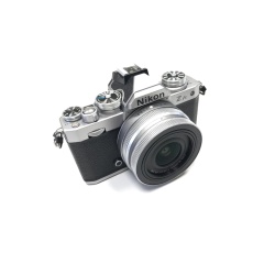 Appareil photo hybride Nikon Z FC + Z DX 16-50mm f/3,5-6,3