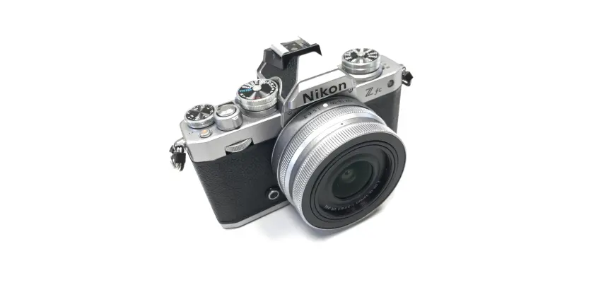 Appareil photo hybride Nikon Z FC + Z DX 16-50mm f/3,5-6,3