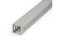 StarTech.com Chemin de Câbles PVC avec Couvercle - 50mm W x 50mm H - Longueur 2m - Slots Parallels 8mm, Goulotte Cache Câble Murale Câble Réseau PVC, max. 20 câbles, Homologué UL