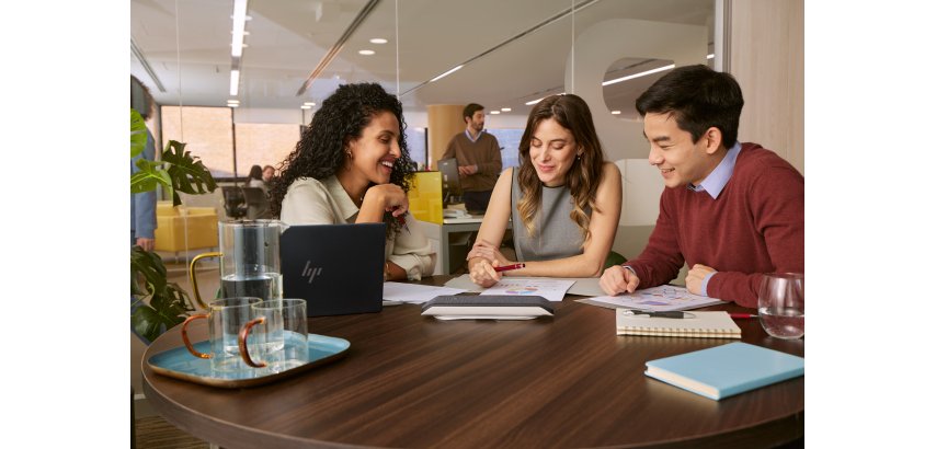 HP Poly Altavoz manos libres USB-A y USB-C Poly Sync 40+ y adaptador USB-A BT700