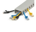 StarTech.com Chemin de Câbles PVC avec Couvercle - 50mm W x 25mm H - Longueur 2m - Slots Parallels 8mm, Goulotte Cache Câble Murale Câble Réseau PVC, max. 20 câbles, Homologué UL