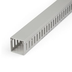 StarTech.com Chemin de Câbles PVC avec Couvercle - 50mm W x 50mm H - Longueur 2m - Slots Parallels 8mm, Goulotte Cache Câble Murale Câble Réseau PVC, max. 20 câbles, Homologué UL