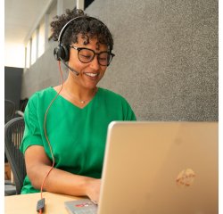 Poly Auriculares estéreo Blackwire 8225 con certificación Microsoft Teams USB-C + Adaptador USB-C/A