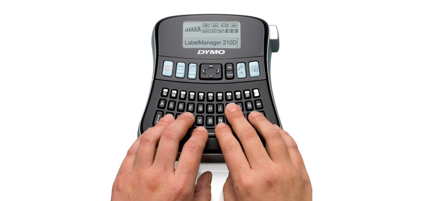 DYMO LabelManager 210D+ kit etichettatrice portatile | tastiera QWERTY | con custodia ed etichette D1 12 mm stampa nero su bianco