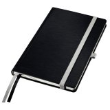 Cahier STYLE 160 pages unies, couverture rigide. Format A5. Fermeture élastique. Coloris Noir