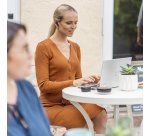 HP Poly Intrauriculares Poly Voyager Free 60+ UC M color Negro Carbono +Adaptador USB-C BT700 +Estuche de carga con pantalla táctil