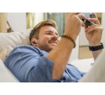 HP Poly Intrauriculares Poly Voyager Free 60+ UC M color Negro Carbono +Adaptador USB-C BT700 +Estuche de carga con pantalla táctil