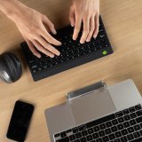 R-Go Tools Clavier ergonomique R-Go Compact Break, clavier compact avec logiciel de pause,AZERTY (FR), Bluetooth, noir