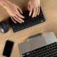 R-Go Tools Clavier ergonomique R-Go Compact Break, clavier compact avec logiciel de pause,AZERTY (FR), Bluetooth, noir