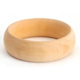 Bracelet en bois / Diamètre 7 cm, épaisseur 2,5 cm