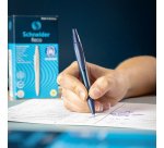 Stylo a bille schneider reco bleu recharge eco 725m        ecriture bleu