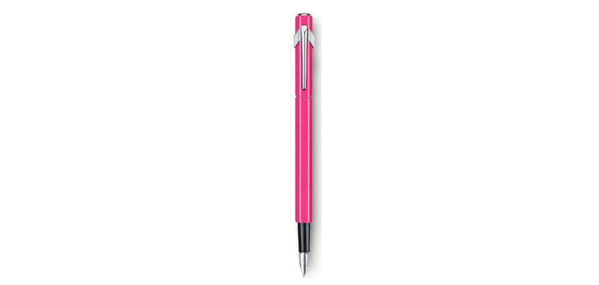 Stylo-plume caran d'ache 840 pop line corps aluminium plume moyenne coloris fuchsia étui