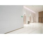 Panneau PVC adhésif antidérapant évacuation gauche 20x20 cm - Vert