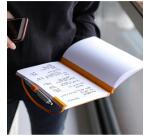 Rhodiarama Meeting A5+ 160 pages microperforé papier blanc 90g avec élastique + p-stylo - Noir