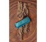 Ginkgo, Trousse en cuir réversible pour carnet A5 (2 faces : un côté cuir teinté vert sapin, un côté cuirisé bleu indigo) avec un élastique 19x7,5 cm