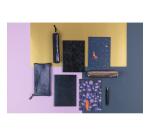 Adolie, Set de 2 carnets cousu fil A5 14,8x21 cm, 64 pages, ligné. Etoiles. 1 carnet couverture cuir + 1 carnet couverture carte imprimée, ass.