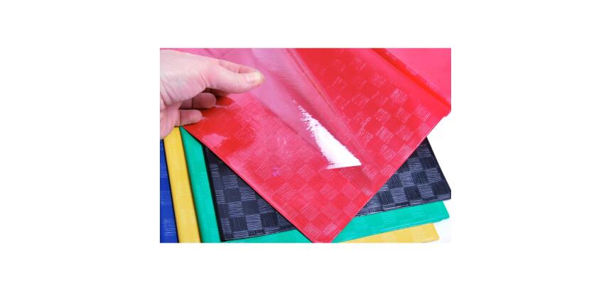 Protège-cahiers grain madras avec rabats marque-pages PVC 22/100ème 17x22 cm