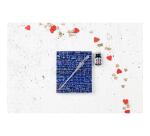 Le Mur des Je t'aime, Set de calligraphie 21x21 cm contenant une plume de verre, un flacon d'encre Rue de la Verrerie 10ml Jacques Herbin, un bloc de 60 feuilles de papier blanc 185g