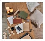 Flying Spirit Black, DaytoDay agenda 19x25 cm, 192 pagina's met stippen, insteektas met balg achteraan, bladwijzer, sluiting met elastiek, geassorteerd - Zwart