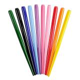 Porte-plume de couleur unie en bois laqué, couleurs assorties, en boite présentoir.
