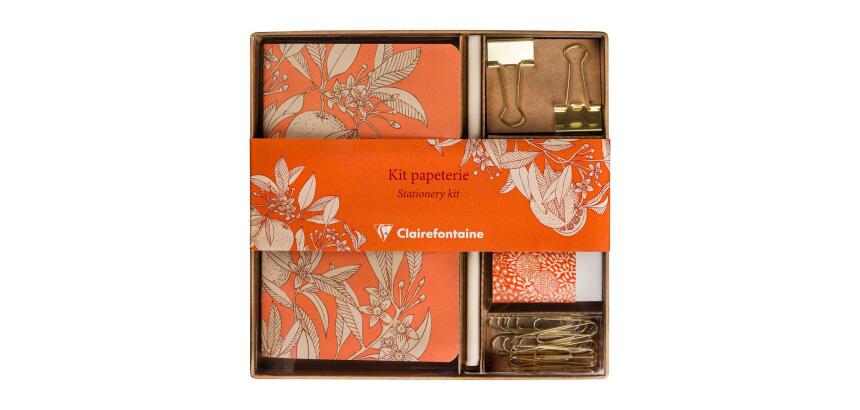 Jardin des Sens, Kit de papeterie contenant un carnet 11x17 cm 64 pages lignées, un crayon de papier, 2 pinces doubles-clip, 10 trombones et une gomme