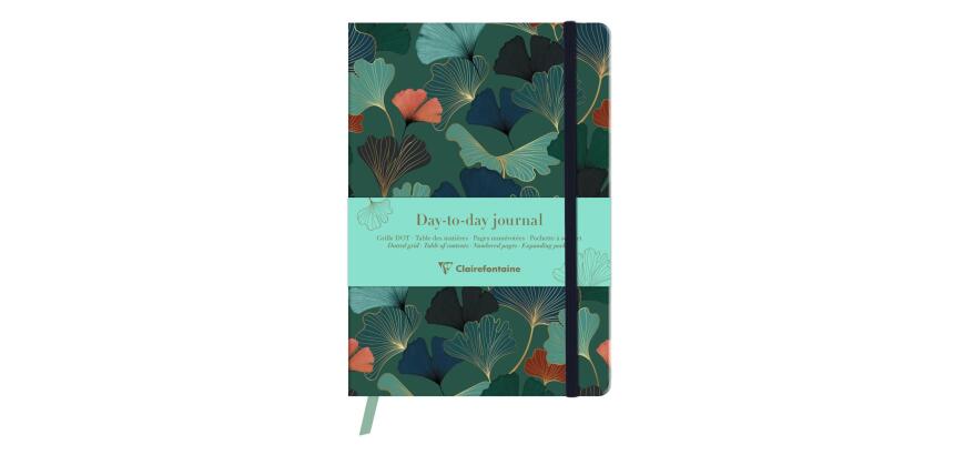 Gaïa bleu, DaytoDay journal A5 14,8 x 21 cm, 192 pages, dot, pochette à soufflet au dos, marquepage, fermeture élastique, ass.