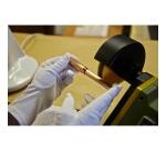 Stylo en métal précieux, corps et attributs or rose 5N brossé, plume titanium F