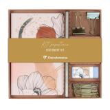 Evanescence, Kit de papeterie contenant un carnet 11x17 cm 64 pages lignées, un crayon de papier, 2 pinces doubles-clip, 10 trombones et une gomme