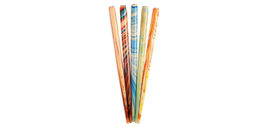 Porte-plume marbré, couleurs assorties, en boite présentoir.