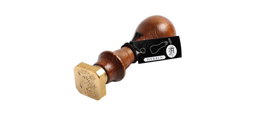 Sceau à vis carré (lettre enluminée) avec manche en bois vernis