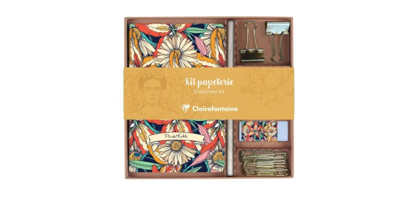 Frida Kahlo, Kit de papeterie contenant un carnet 11x17 cm 64 pages lignées, un crayon de papier, 2 pinces doubles-clip, 10 trombones et une gomme