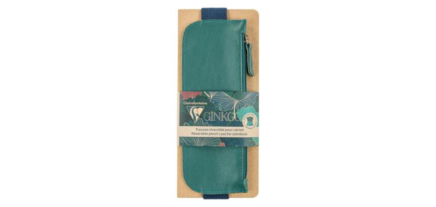 Ginkgo, Trousse en cuir réversible pour carnet A5 (2 faces : un côté cuir teinté vert sapin, un côté cuirisé bleu indigo) avec un élastique 19x7,5 cm
