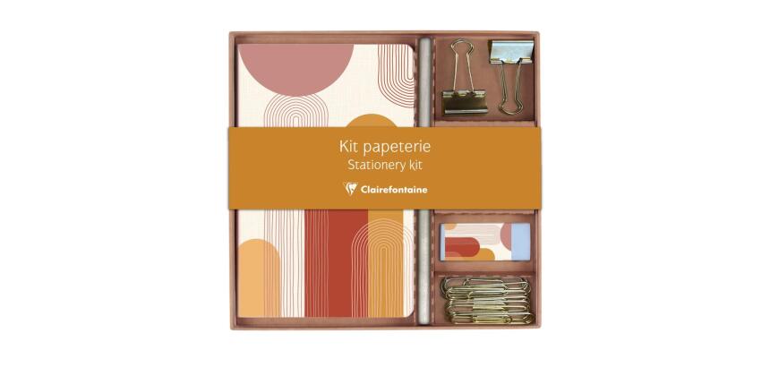 Terracotta, Kit de papeterie contenant un carnet 11x17 cm 64 pages lignées, un crayon de papier, 2 pinces doubles-clip, 10 trombones et une gomme