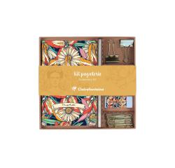 Frida Kahlo, Kit de papeterie contenant un carnet 11x17 cm 64 pages lignées, un crayon de papier, 2 pinces doubles-clip, 10 trombones et une gomme