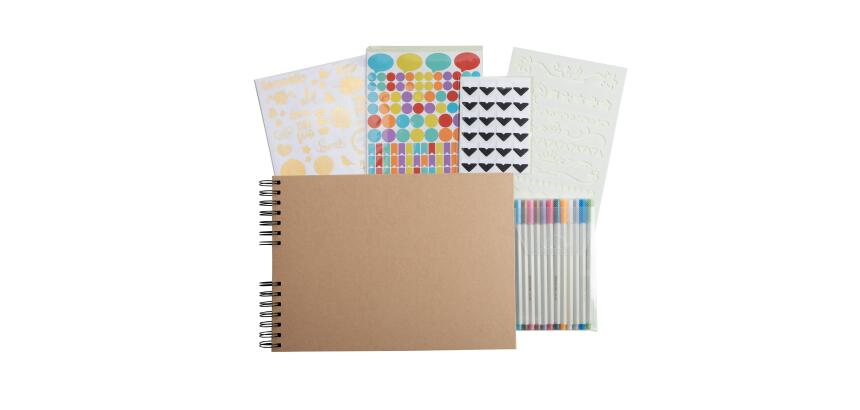 Set de Scrapbooking SCRAP-ADDICT [completo] 32x22 cm - 70 páginas (4 hojas de pegatinas 2 hojas de esquinas autoadhesivas 12 rotuladores de tinta metalizada) - Kraft marrón