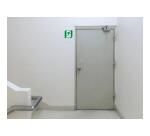Panneau PP adhésif antidérapant évacuation droite 20x20 cm - Vert