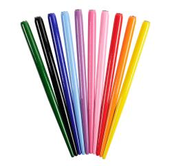 Porte-plume de couleur unie en bois laqué, couleurs assorties, en boite présentoir.