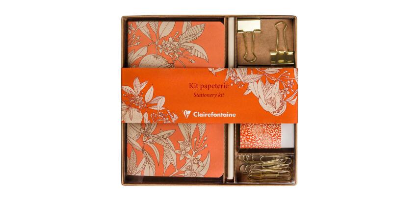Jardin des Sens, Kit de papeterie contenant un carnet 11x17 cm 64 pages lignées, un crayon de papier, 2 pinces doubles-clip, 10 trombones et une gomme