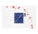 Le Mur des Je t'aime, Set de calligraphie 21x21 cm contenant une plume de verre, un flacon d'encre Rue de la Verrerie 10ml Jacques Herbin, un bloc de 60 feuilles de papier blanc 185g
