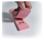 Carnet de 50 tickets vestiaires numérotés de 3 volets (dont 2 volets avec trous) - format 20 x 3 cm - rose